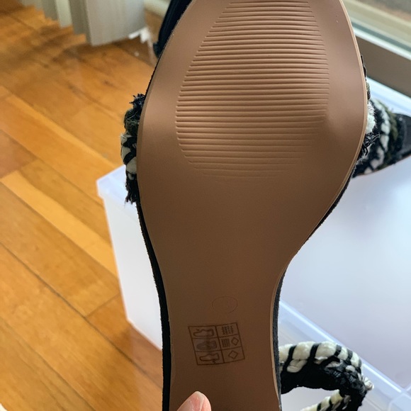 Brand New Stylish Frayed Block Heel - Picture 5 of 7